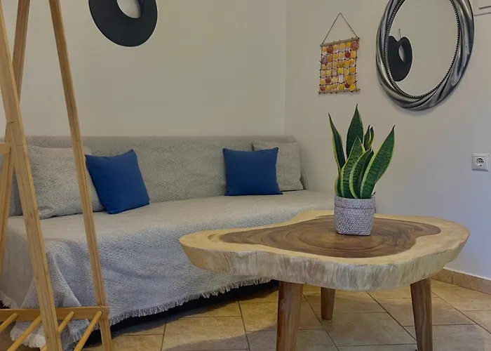 Seaside House בית נופש אדאמאס